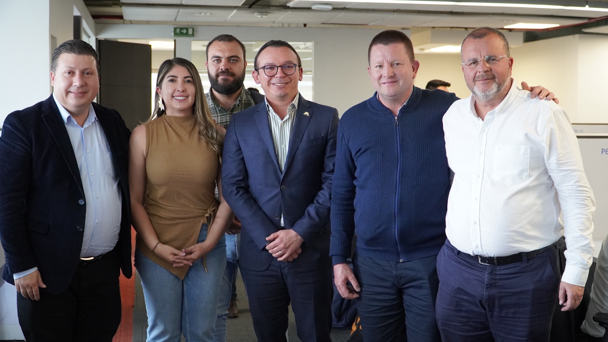 Alcaldes del Oriente antioqueño y la ANI avanzan en mesa técnica para buscar soluciones a proyectos estratégicos de movilidad.