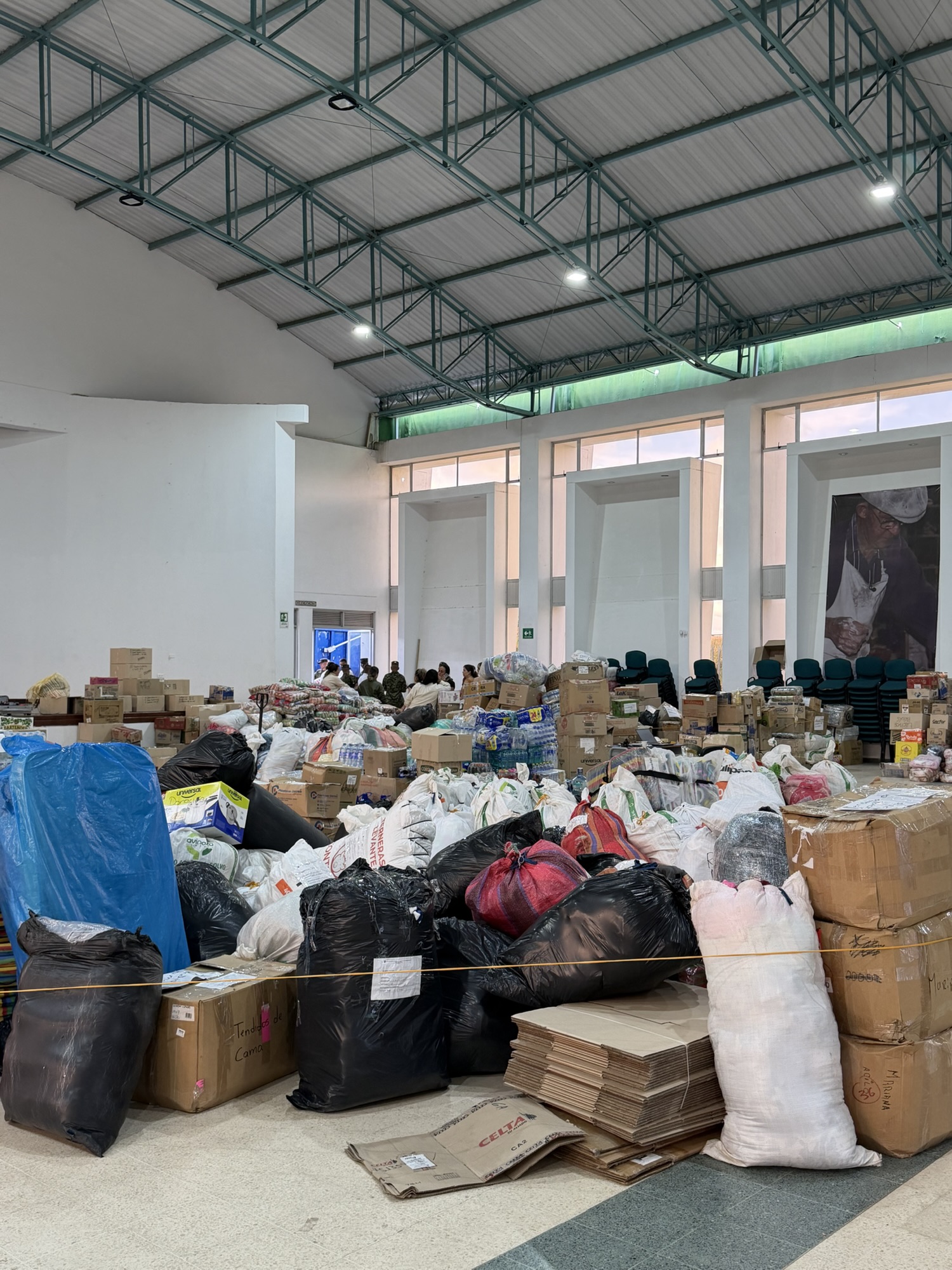 Alcaldesas y Alcaldes de ciudades intermedias han movilizado más de 700 toneladas de ayudas humanitarias
